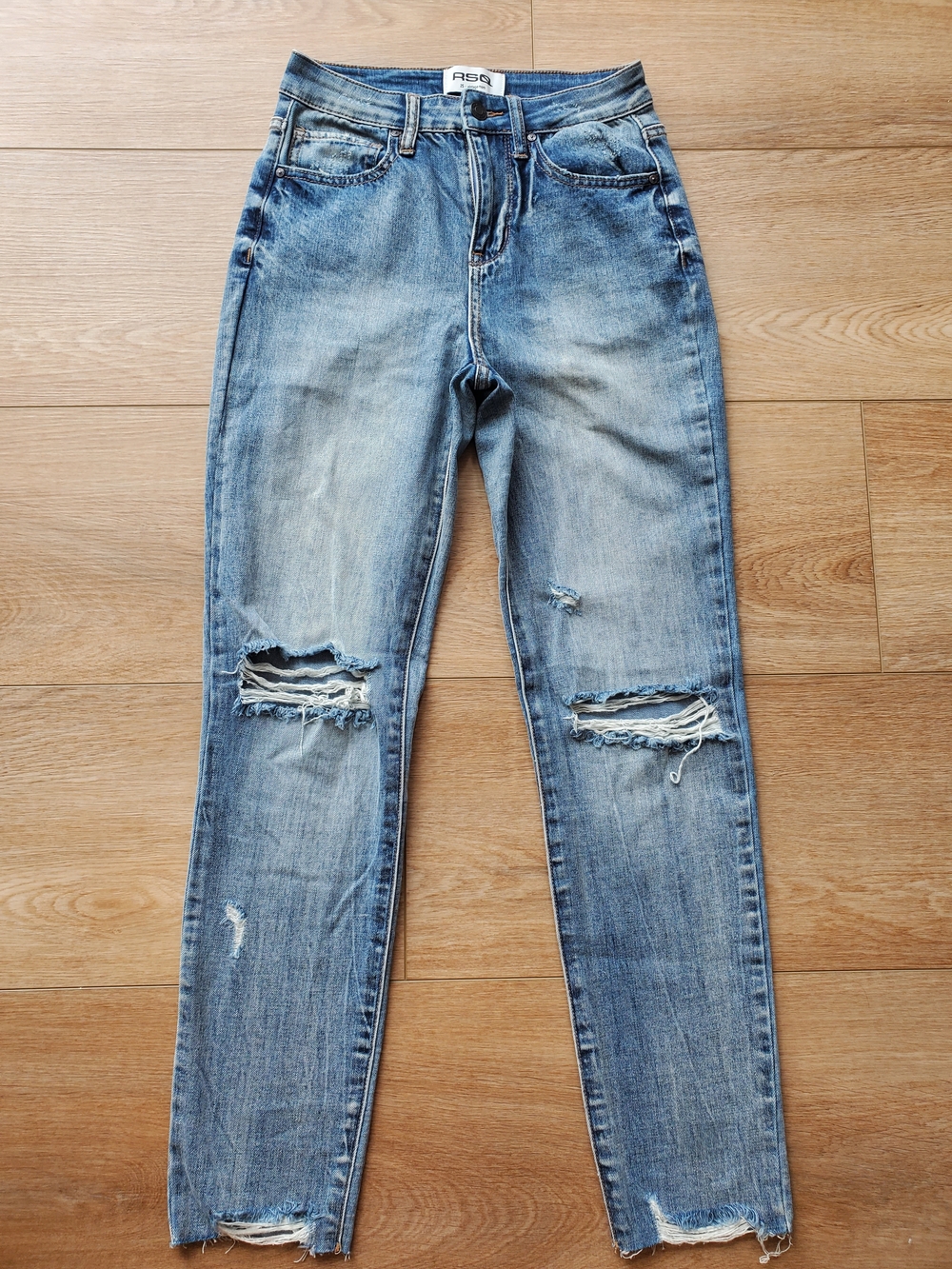 RSQ Vintage Mom Light Blue Distressed Skinny Jeans, 25